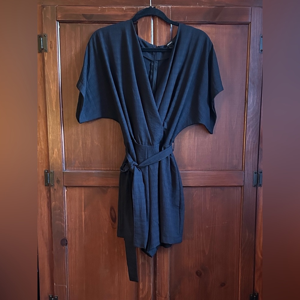 **NWOT FOREVER 21 SHORT SLEEVE BELTED ROMPER SHORTS